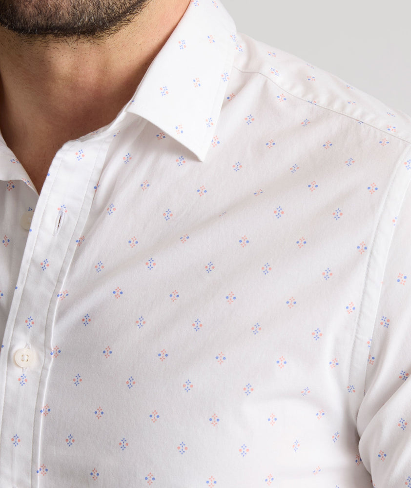 Model is wearing UNTUCKit Rockwell short sleeve cotton shirt.