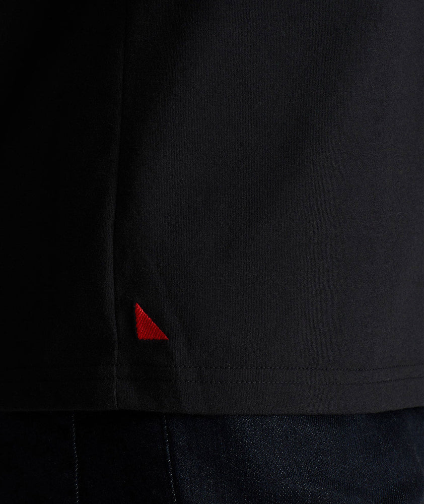 Model is wearing UNTUCKit Saxum ultra soft tee in black.