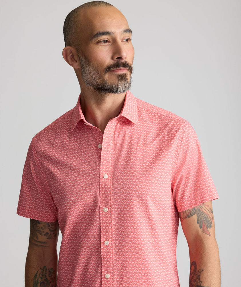 Model is wearing UNTUCKit Performance Short-Sleeve Arundel Shirt in Red Crab Print.