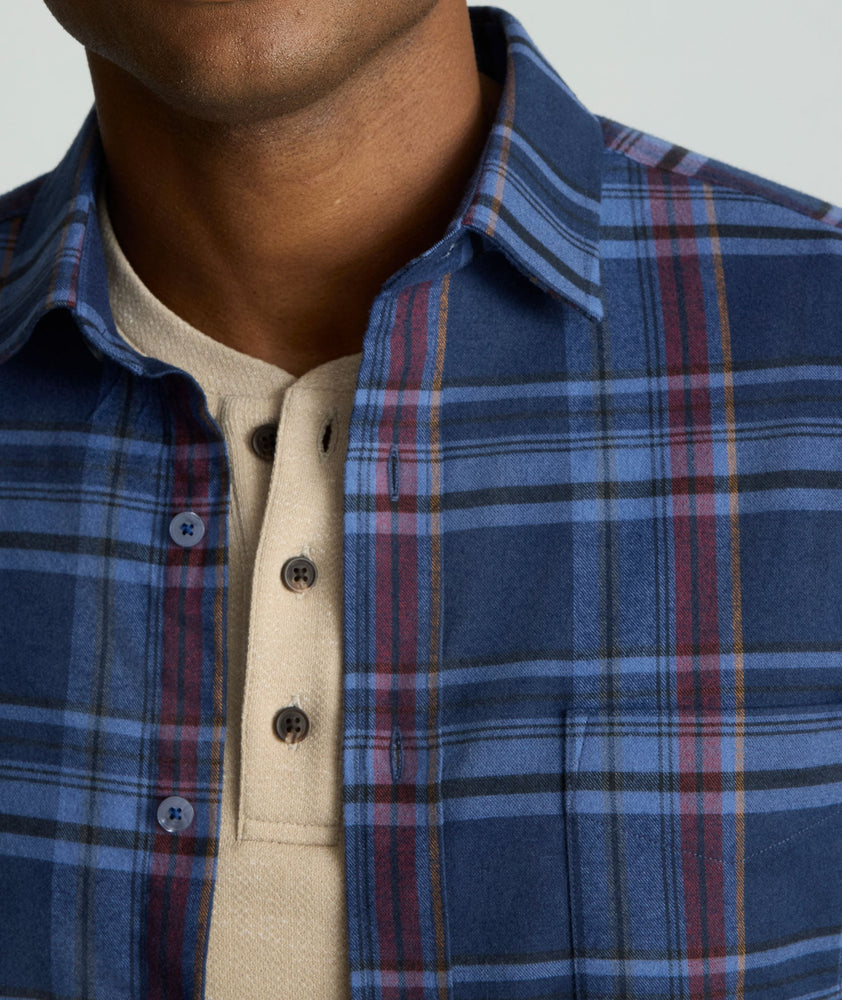 Model is wearing UNTUCKit Performance Flannel Blanchard Shirt.
