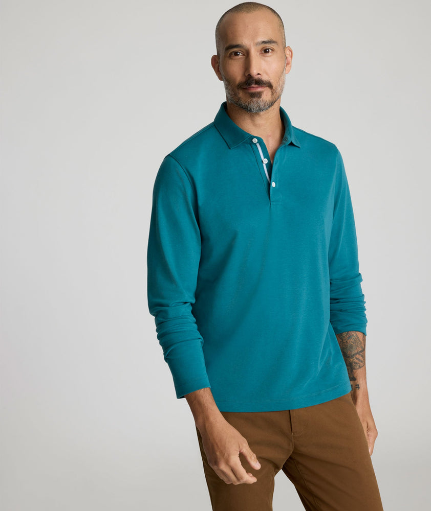 Model is wearing UNTUCKit Long Sleeve Damaschino in Dragonfly Teal.