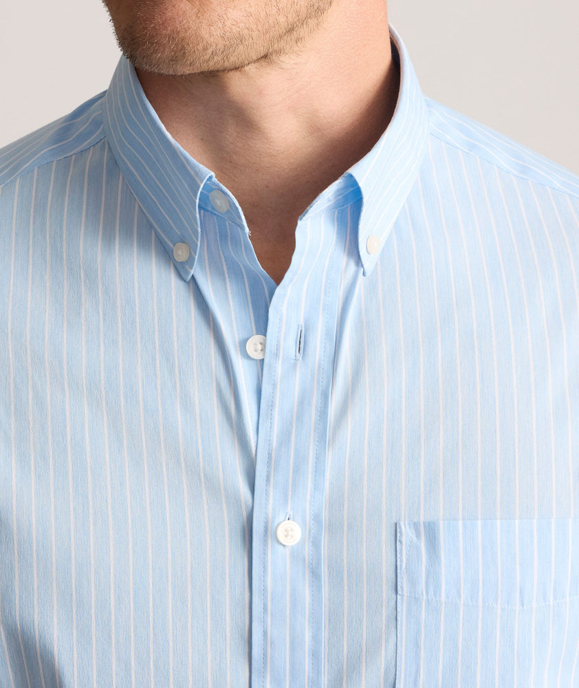 Model is wearing UNTUCKit GUTIERREZ cotton tek shirt. 