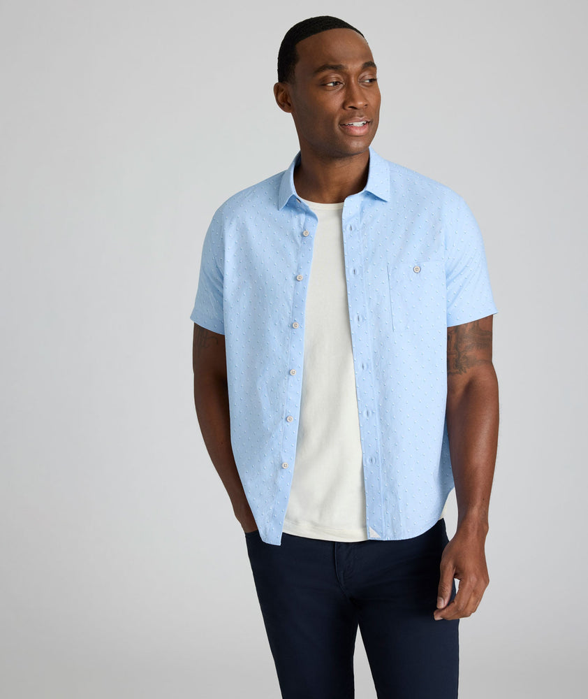 Model is wearing UNTUCKit Quinn sotton linen top in blue print. 