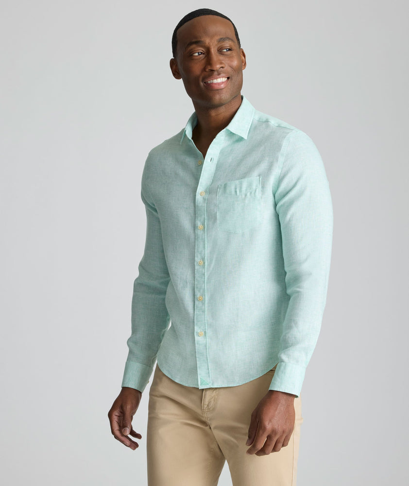 Model is wearing UNTUCKit Wrinkle-Resistant Linen Wildehart Shirt in green. 
