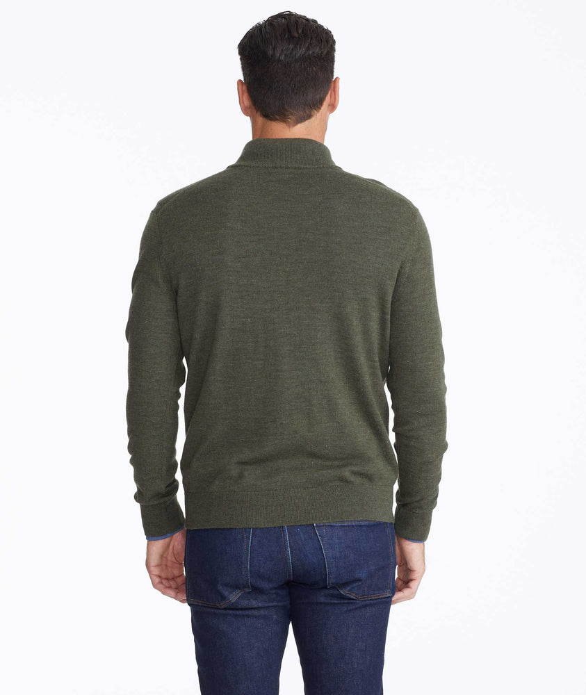 Model wearing a Dark Green Belguardo - Dark Green