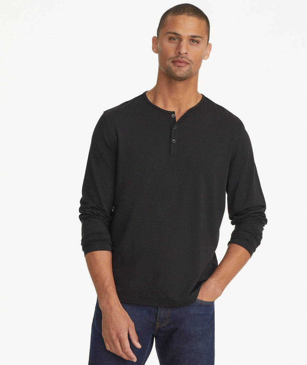 Model is wearing UNTUCKit Marastina henley in black.